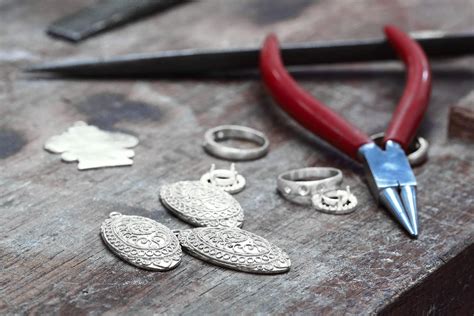 jewellery and silversmithing courses.